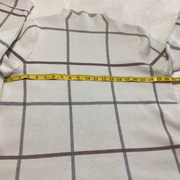 Tahari Cream and Gray Windowpane Plaid Sweater Size XL Cream Gray. Mock Neckline - Picture 6 of 8